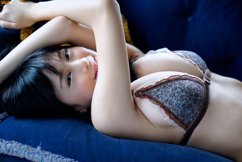 G乳美女RaMu 巨乳诱惑写真套图