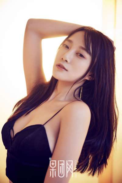 36D大胸内衣、比基尼模特@何嘉颖 激情图片