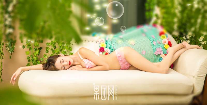 温柔少女蜜球颤颤送温暖~诱惑写真图集