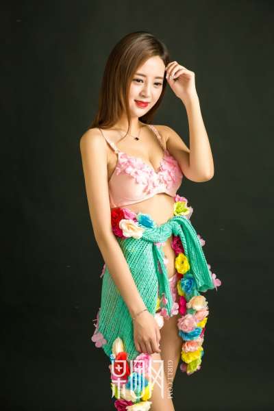 温柔少女蜜球颤颤送温暖~诱惑写真图集