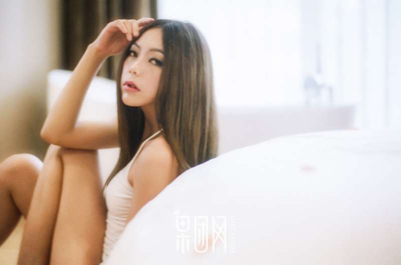 清纯女酮体如玉雪白嫩肤 性感写真套图