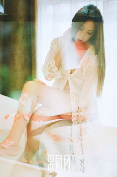 清纯女酮体如玉雪白嫩肤 性感写真套图