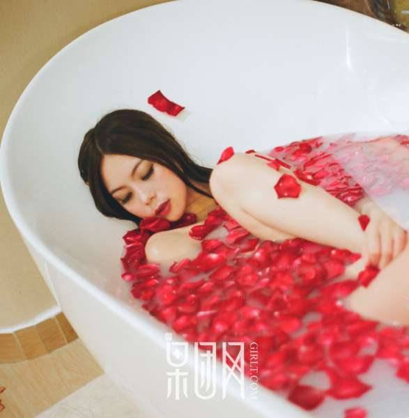 清纯女酮体如玉雪白嫩肤 性感写真套图