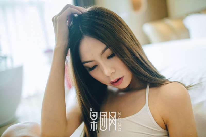 清纯女酮体如玉雪白嫩肤 性感写真套图