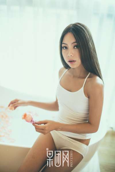 清纯女酮体如玉雪白嫩肤 性感写真套图