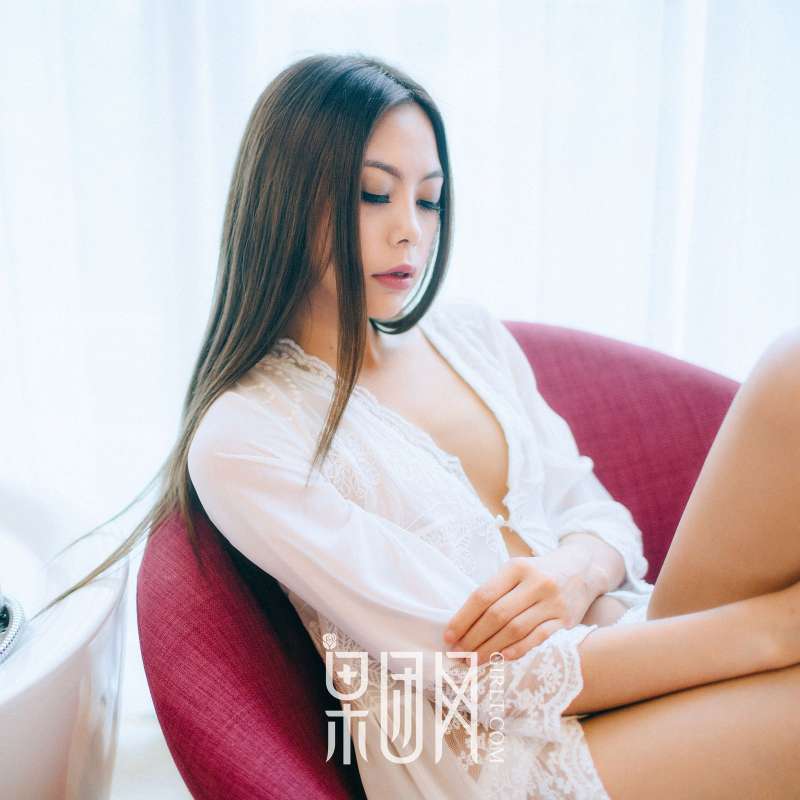 清纯女酮体如玉雪白嫩肤 性感写真套图