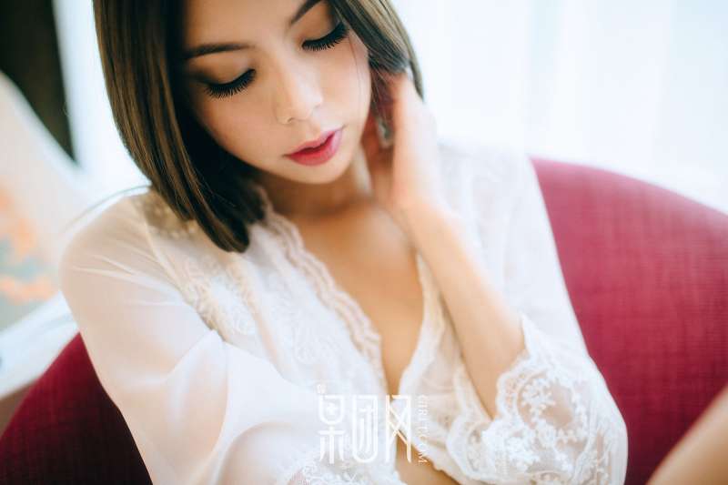 清纯女酮体如玉雪白嫩肤 性感写真套图
