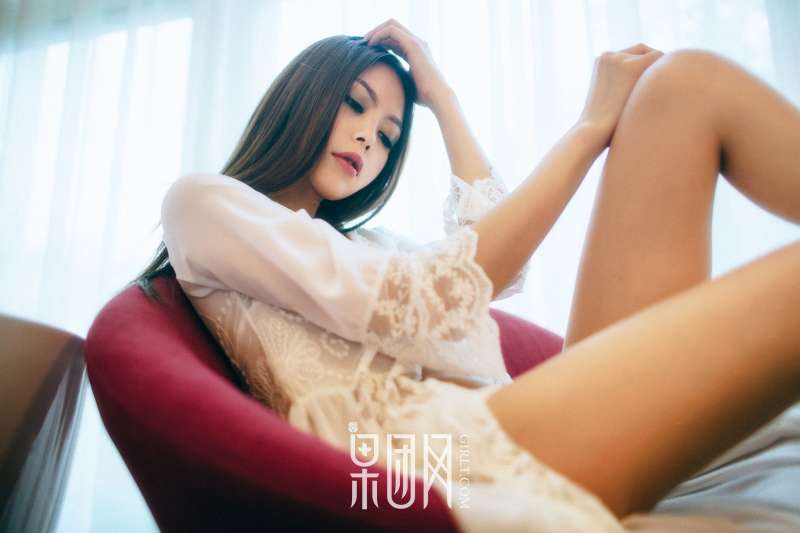 清纯女酮体如玉雪白嫩肤 性感写真套图