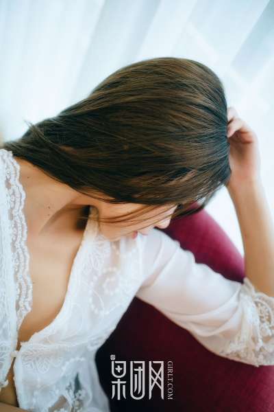 清纯女酮体如玉雪白嫩肤 性感写真套图