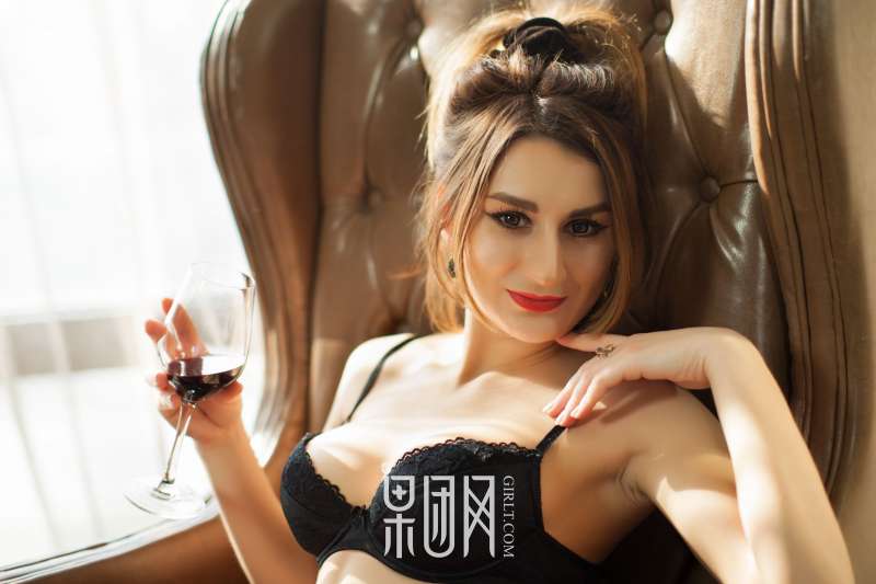 欧美豪乳 蜂腰爆臀 熟女写真套图