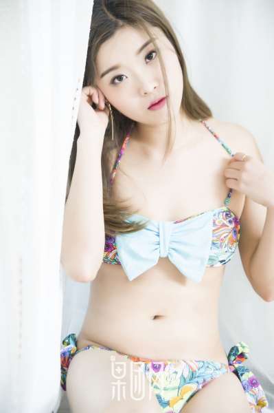 邻家少女 娇嫩迷人写真套图