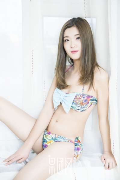 邻家少女 娇嫩迷人写真套图
