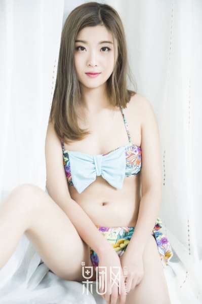 邻家少女 娇嫩迷人写真套图
