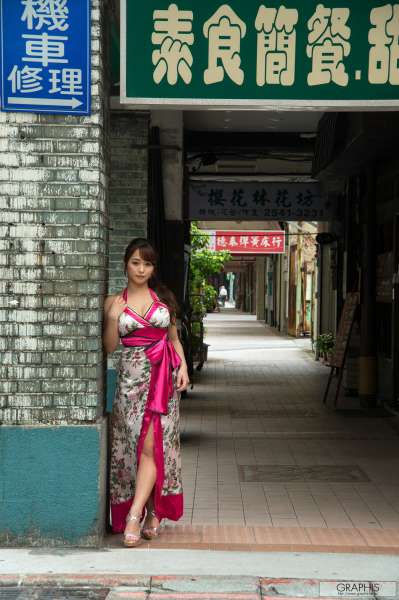 白石茉莉奈~巨乳女优诱惑写真