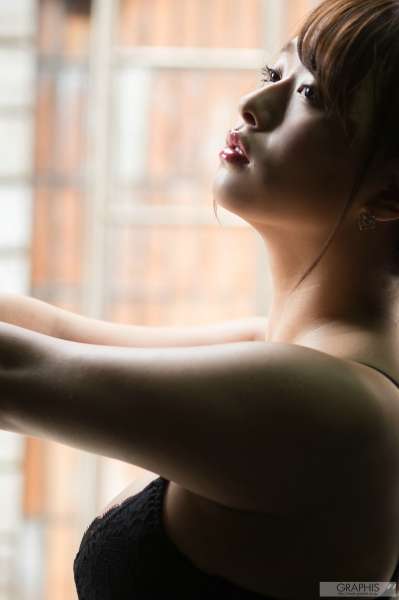 白石茉莉奈~巨乳女优诱惑写真