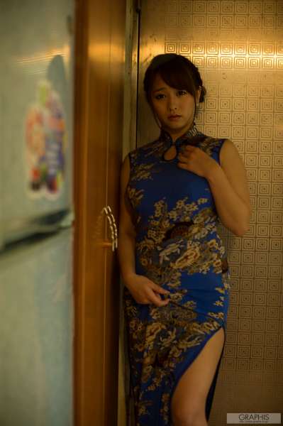 白石茉莉奈~巨乳女优诱惑写真