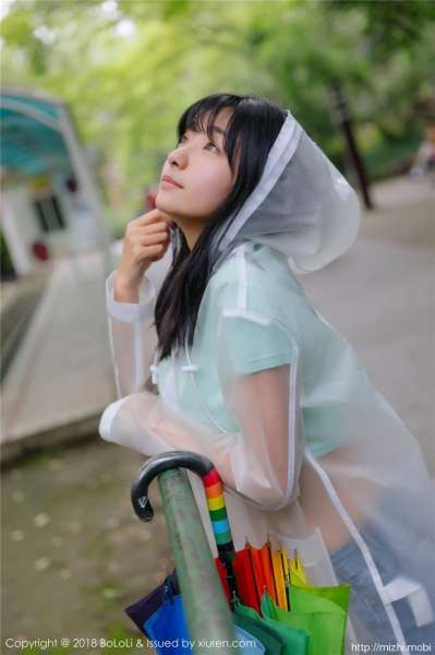 清纯素颜学妹球球透明雨衣照