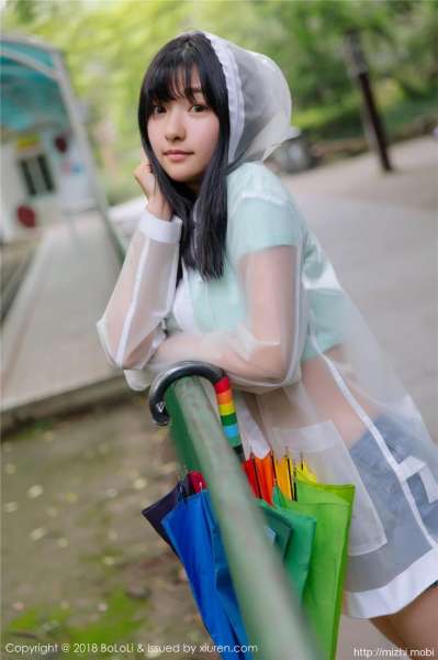 清纯素颜学妹球球透明雨衣照