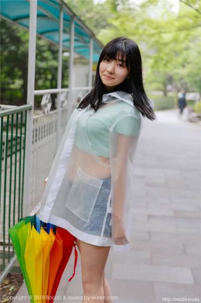 清纯素颜学妹球球透明雨衣照