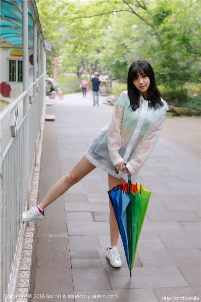清纯素颜学妹球球透明雨衣照