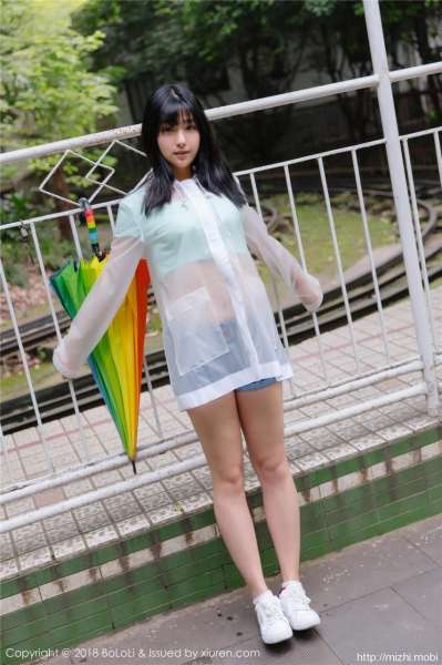 清纯素颜学妹球球透明雨衣照