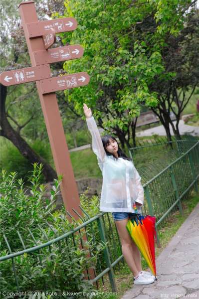 清纯素颜学妹球球透明雨衣照