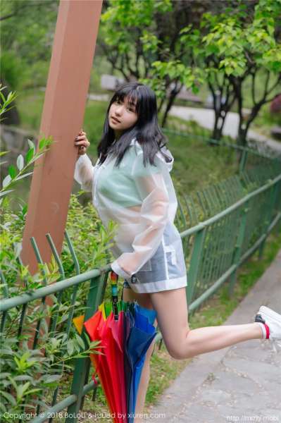 清纯素颜学妹球球透明雨衣照