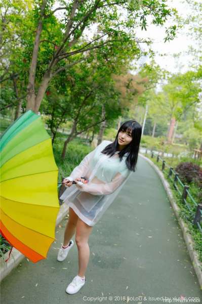 清纯素颜学妹球球透明雨衣照