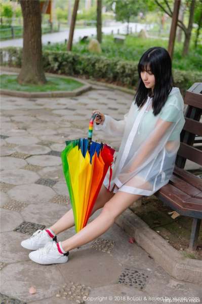 清纯素颜学妹球球透明雨衣照