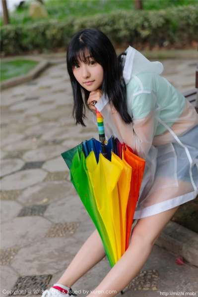 清纯素颜学妹球球透明雨衣照