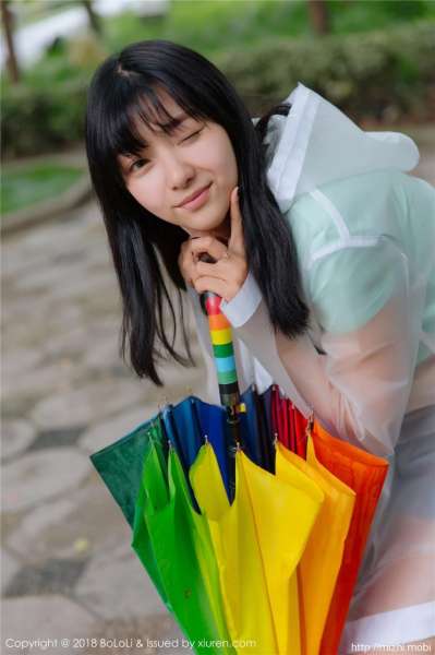 清纯素颜学妹球球透明雨衣照