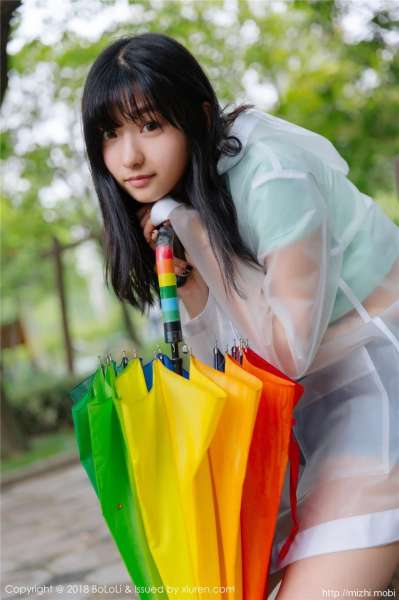 清纯素颜学妹球球透明雨衣照