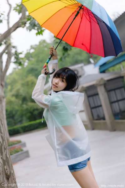 清纯素颜学妹球球透明雨衣照