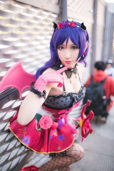 舞娘东条希cos美腿嫩乳诱惑写真