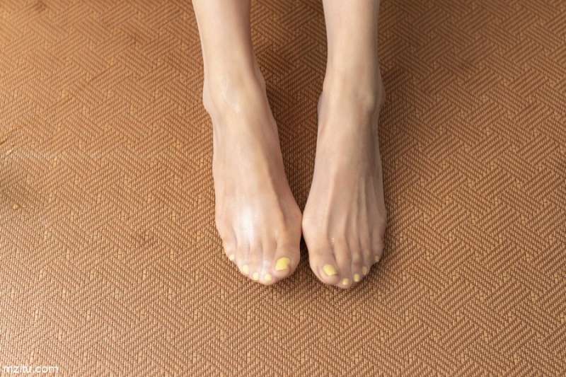 美女模特小狐狸Kathryn化身导购小妹湿身撩人