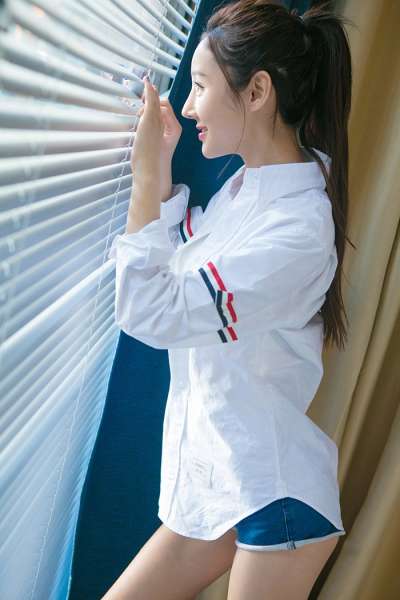 爆乳靓妹田慕儿雪肤香肩甜美动人写真