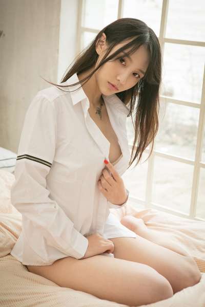 爆乳萝莉陈梓涵巨乳摇晃晃深沟巨乳秀翘臀写真照片