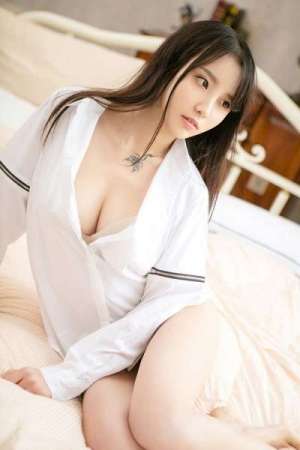 爆乳萝莉陈梓涵巨乳摇晃晃深沟巨乳秀翘臀写真照片