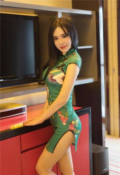 超级极品美臀美女刘钰儿青花瓷旗袍性感写真