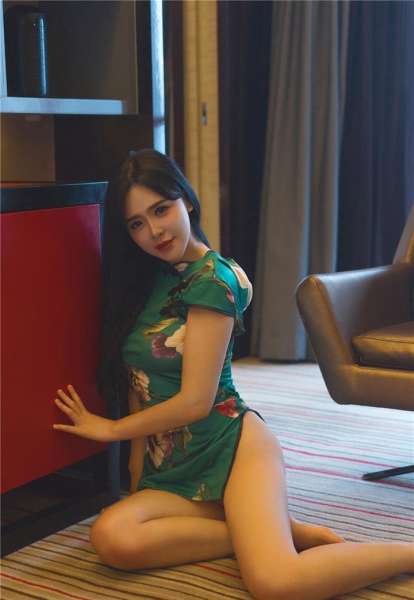 超级极品美臀美女刘钰儿青花瓷旗袍性感写真