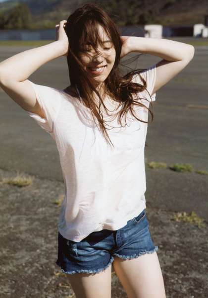 譜久村聖~女优巨乳写真套图