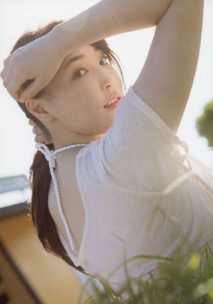 譜久村聖~女优巨乳写真套图