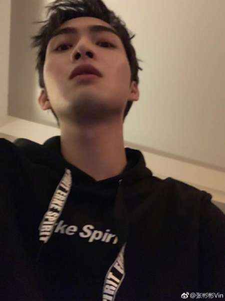 林依晨新剧穿帮画面笑炸 网友调侃：龙套演员不容易