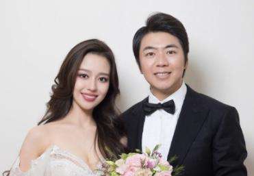 郎朗没帮老婆拿行李 本人回应：以后得多帮她提些