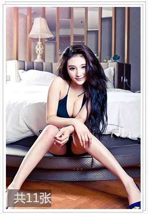 她从被子里伸出手,不停抚摸着我