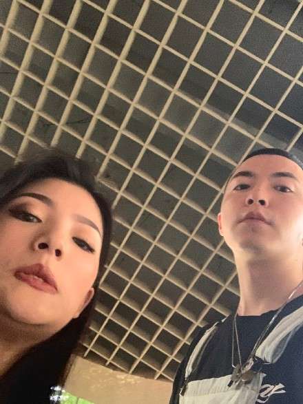 歌手jony j公布与前女友复合：兜兜转转还是你嘛