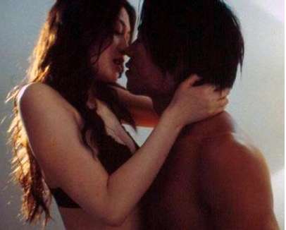 这样“摸胸”唤醒女人性欲