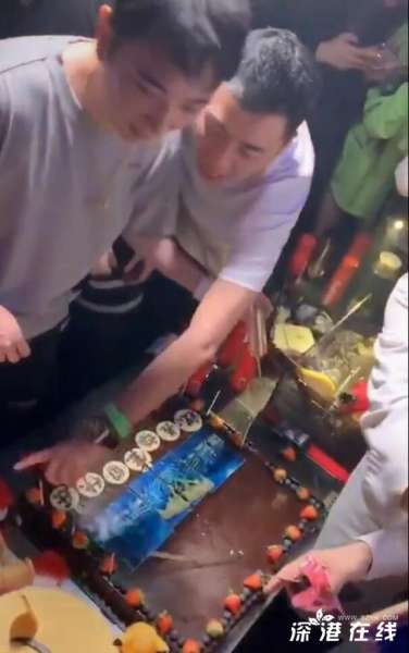 王思聪庆祝32岁生日 场面豪华热闹美女环绕