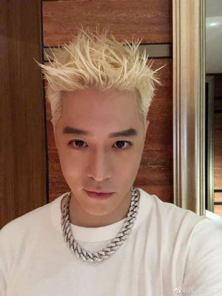 曝周汤豪与网红美女一同进出酒店 本人否认：只是很熟的朋友