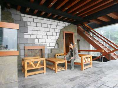 无性别公厕，美女被偷窥？